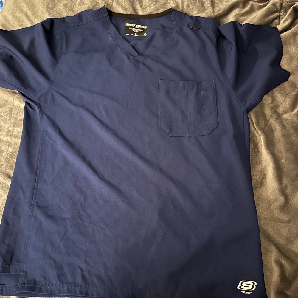 Sketchers by Barco Navy Men’s structure scrub top size medium